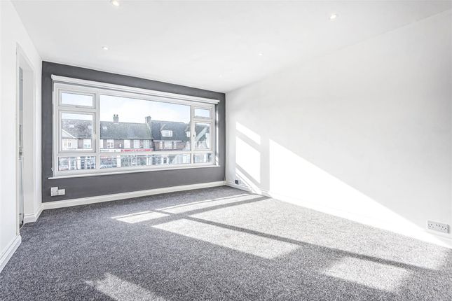 Flat for sale in Kingston Road, Epsom