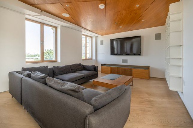 Flat 3, 4-6, Putney High Street, London photo 4