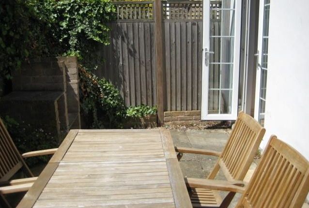 Ground Floor Flat, 36, Hazelbourne Road, London photo 2