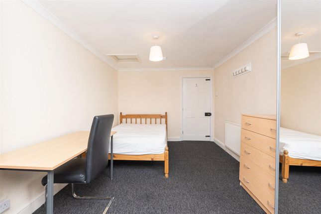 Flat-2-57-Queens-Road-Bs8-1Ql-19.Jpg