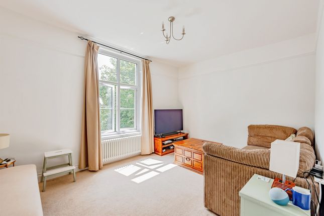 Flat 4, 9, Linkfield Lane, Redhill photo 4