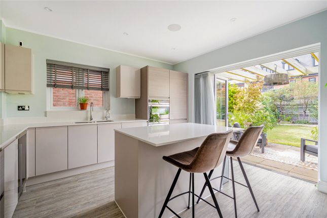 8, Bridges Avenue, East Molesey photo 3