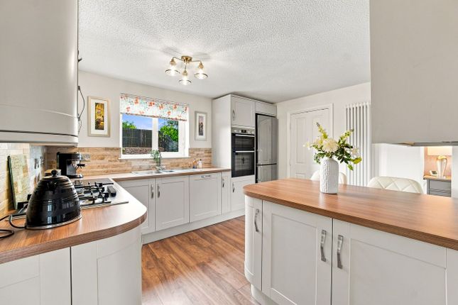 6, Nursery Drive, Kilwinning photo 3