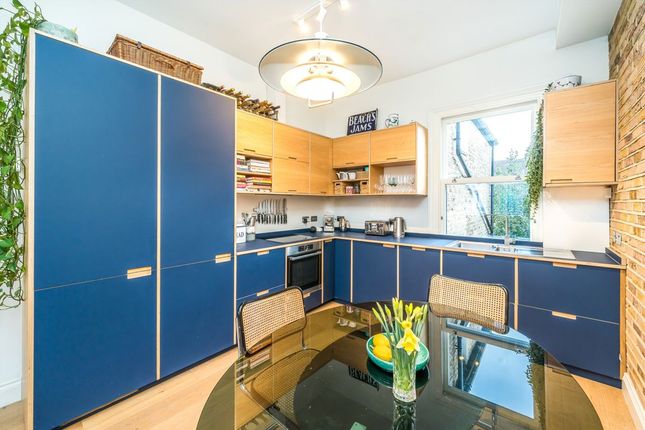 Top Floor Flat, Flat 2, 22, Plato Road, London photo 4