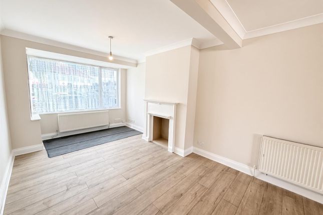 Broadlands Avenue, Enfield photo 3