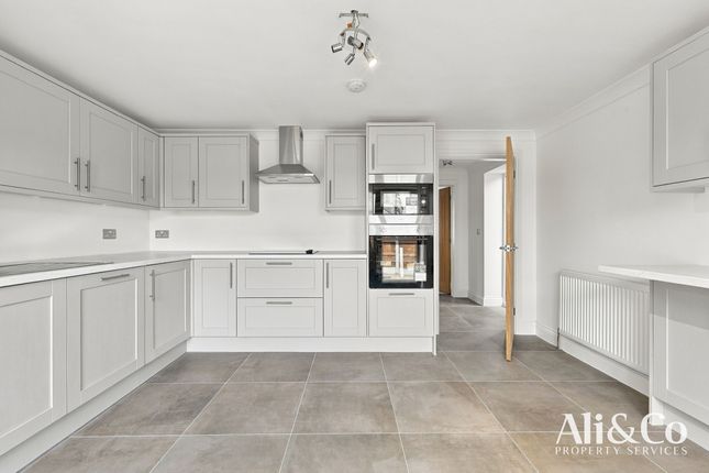 90a Dock Road, Grays photo 2