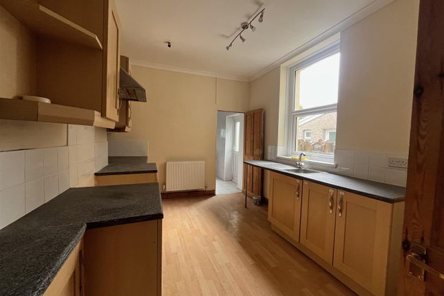 10, James Street, Caerphilly photo 2