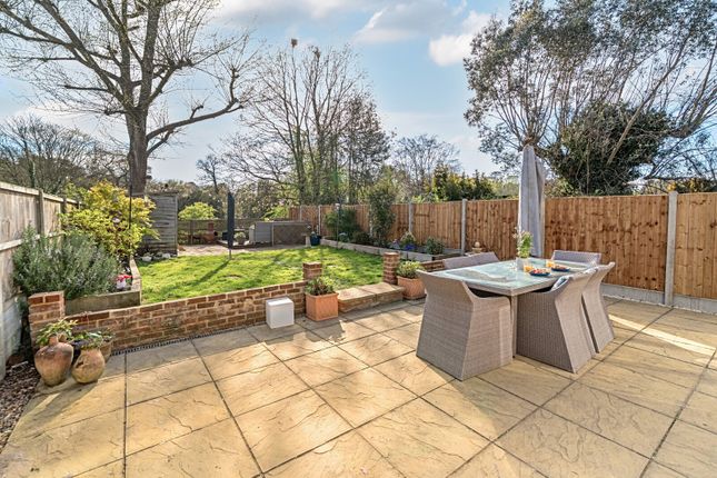 14, Matthew Arnold Close, Cobham photo 3