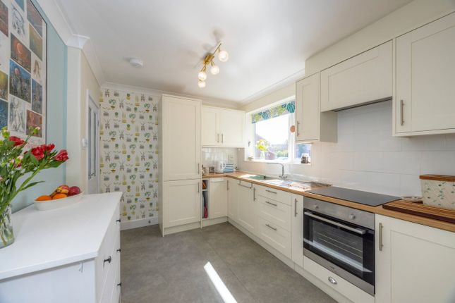 16, Queens Drive, Barnsley photo 4
