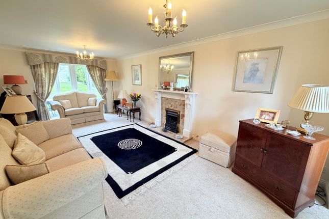 6, Hillside Close, Warminster photo 3
