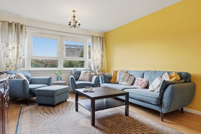 Flat 1, 39 Braid Square, Woodside, Glasgow photo 4