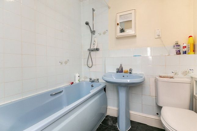 Flat for sale in Elm Road, Redhill, Surrey