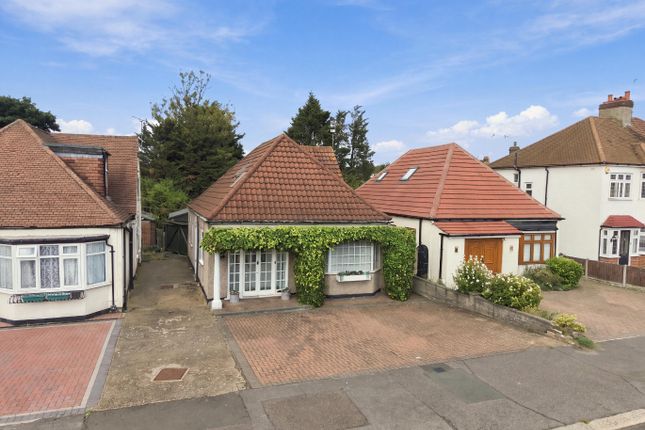 59 Ewellhurst Road, Ilford, Greater London photo 3