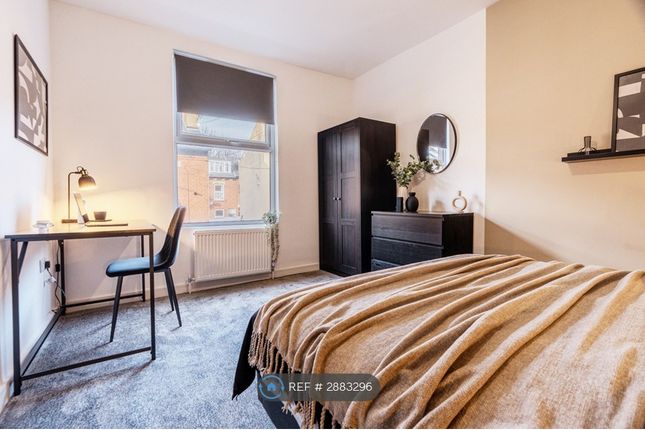 Woodside Place, Leeds photo 5