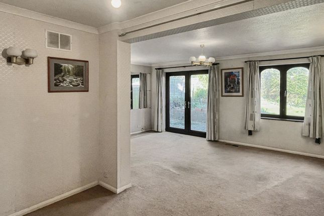 29, Sunnybank, Widmer End photo 4