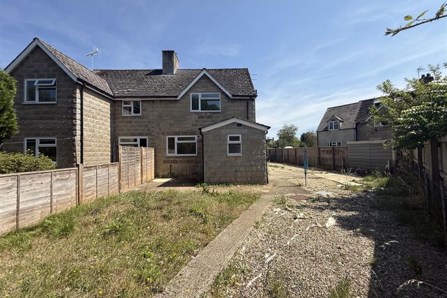 28, Kent End, Swindon photo 3