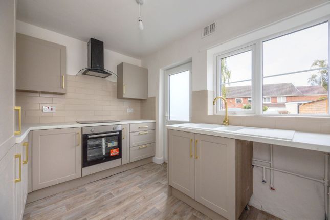 9, Thicket Lane, Barnsley photo 3