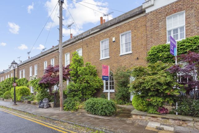 Terraced house to rent in Adelaide Square, Windsor