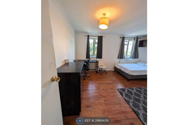 Fortescue Road, Colliers Wood, London photo 2
