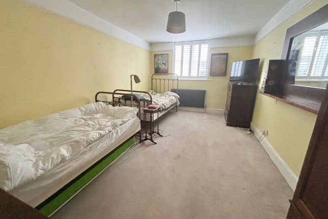Flat 2, 144, Marina, St Leonards on Sea photo 3