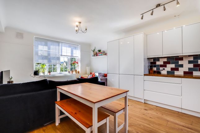 61 Streatham Close Leigham Court Road, London photo 3