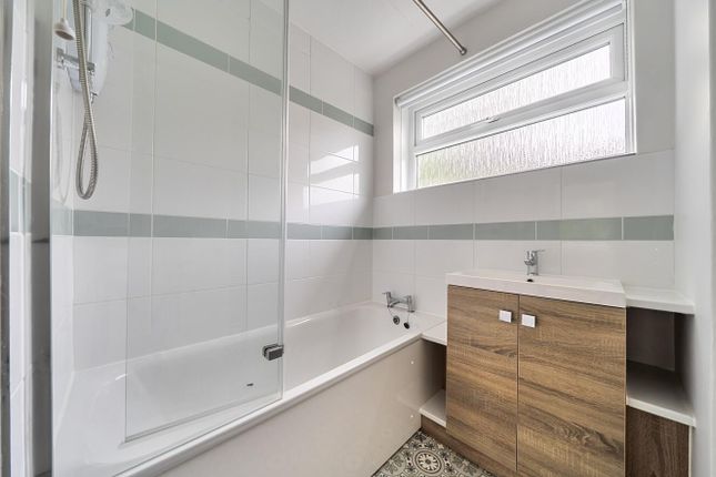 2 Hilgay Court, Hilgay, Guildford photo 3
