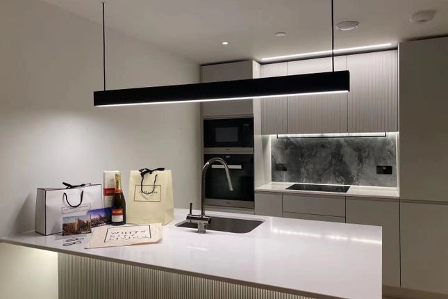 124 Belvedere Row Apartments, London photo 2