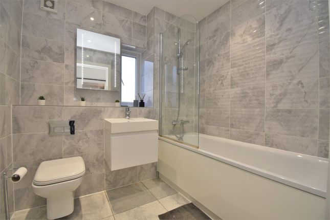 Flat 3, 236a,, Swakeleys Road, Ickenham photo 3