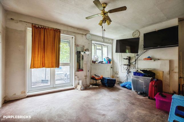 Flat 24/Keats House, Elmington Estate, London photo 4