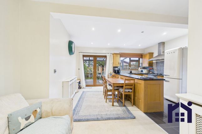 239 Southport Road, Leyland photo 2