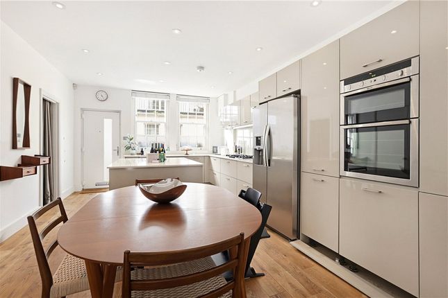 Morton Mews, Earls Court photo 3