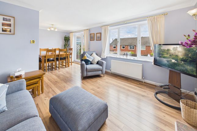 148, Shakespeare Crescent, Dronfield photo 3
