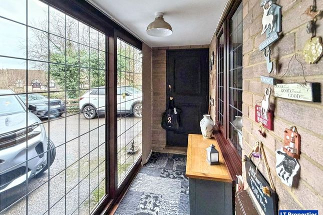 35 Ennismore Green, Luton photo 2