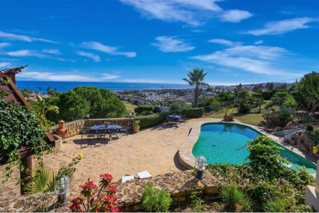 Villa for sale in La Duquesa, Marbella Area, Costa Del Sol