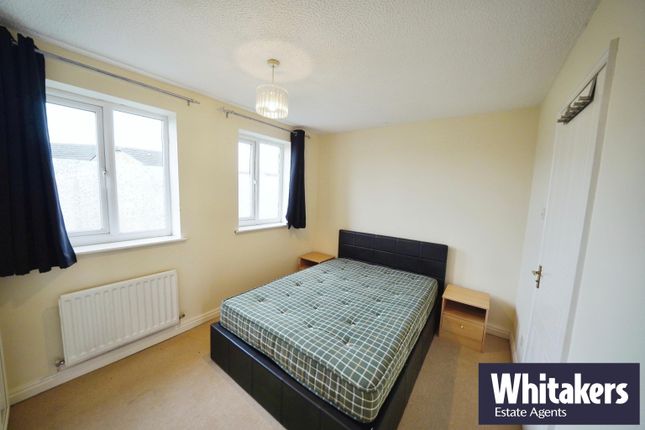 Flat to rent in Lancelot Court, Hull