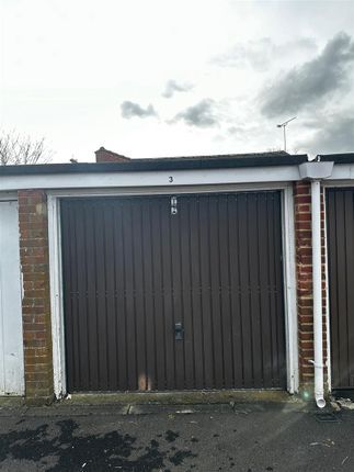 Parking/garage to rent in Trent Court, Andover