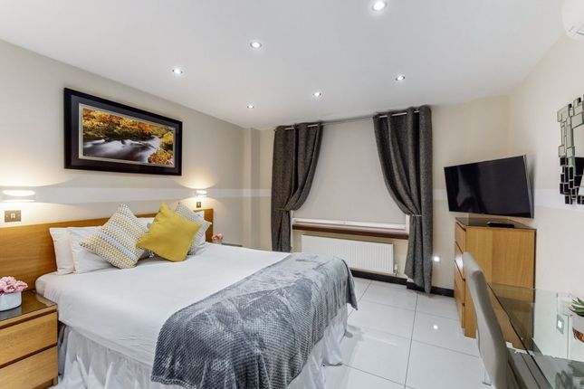 Flat 2, Cumberland Court, Great Cumberland Place, London photo 4