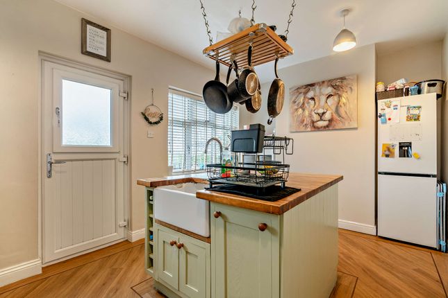 33, Laurel Terrace, Pudsey photo 4