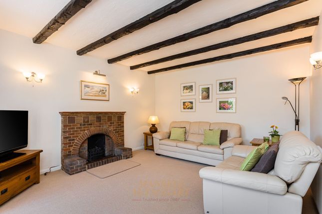16 Ringley Avenue, Horley photo 4