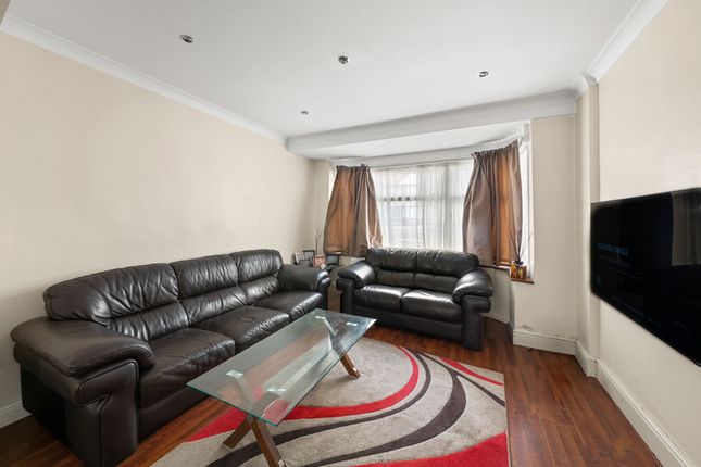 64, Currey Road, Greenford photo 4