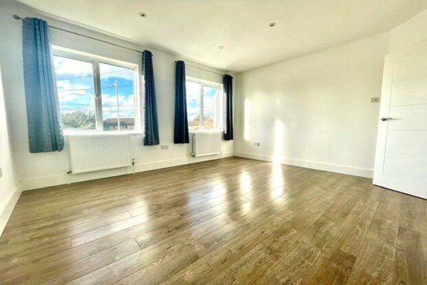 Flat to rent in Chigwell Road, Woodford Green