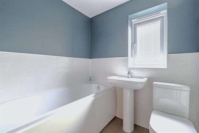 7, Murray Avenue, Leyland photo 4