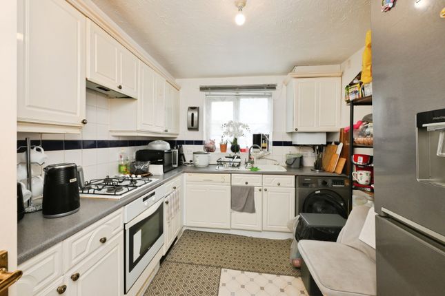 16, Barrass Close, Middlesex photo 3