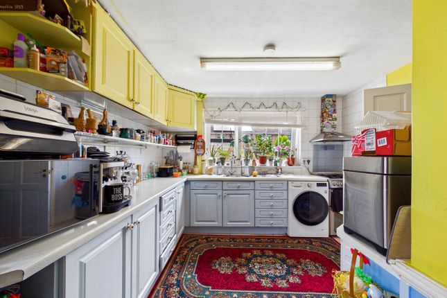 30, Elizabeth Drive, Castleford photo 4