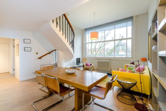 2-bed flat on Palace Gate, High Street Kensington, £4,074/mo