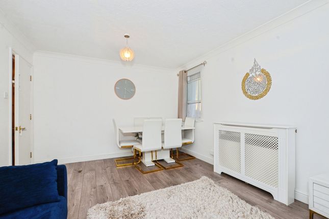 Flat 35, Granville Place, Elm Park Road, Pinner photo 3