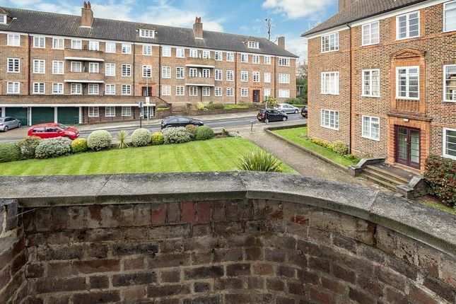 19, The Limes, Southfields photo 5