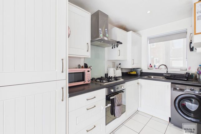 2 Meaden Way, Bognor Regis photo 3