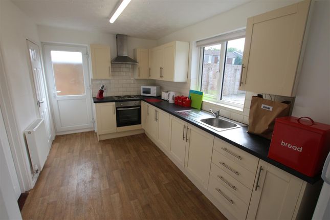 Room 3, 52, Thorn Hill, Northampton photo 3