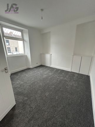 Flat 2, Llanelli photo 2